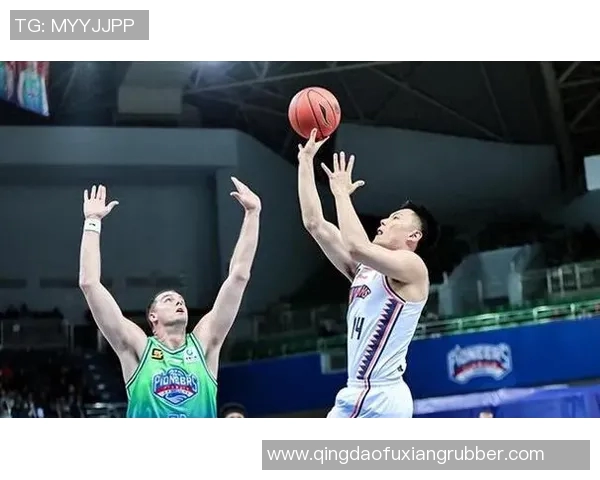 布朗狂砍49分洛夫顿豪取33分23篮板9助攻广厦主场力克上海迎来四连胜